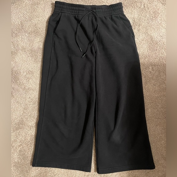 Lululemon Loungeful High-Rise Wide Leg Crop - Picture 1 of 8